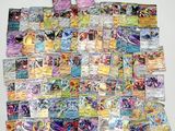 plusieurs types de cartes pokemon sur la table