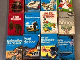 un grand nombre de livres posés sur une table