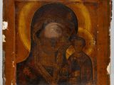une peinture ancienne représentant une femme tenant un bébé dans ses bras