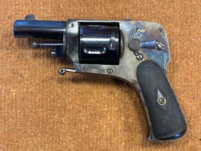 Pistolet de poche  à percussion centrale type revolver Bulldog ou Velo