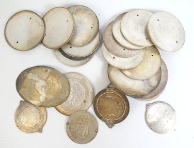 Important lot de plaques circulaires en argent - Objets d'art & Curiosités