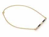 un bracelet en chaîne d'or orné d'une barrette sertie d'une pierre bleue et blanche