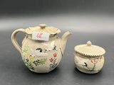 an image of a teapot and a tea pot with a lid