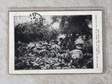 une image représentant une photo en noir et blanc d'un homme et d'un chien