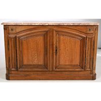BUFFET DE CHASSE LOUIS XIV en chêne sur plinthe. (photo 2)