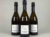 trois bouteilles de vin posées l'une à côté de l'autre sur une table