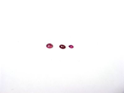 3 rubis 0.42 ct 4.8x4x2.3 n°2328