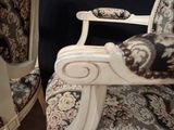 two chairs that are sitting next to each other in a room