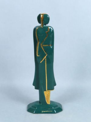 Louis DRIMMER. Jeune femme. Statuette en faïence verte craqu…