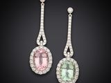 une paire de boucles d'oreilles en tourmaline rose et verte et en diamants