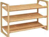 étagère à chaussures en bois comportant trois étagères superposées