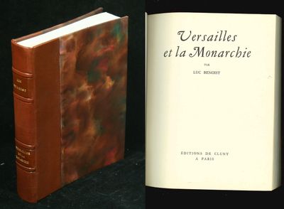 deux livres posés l'un à côté de l'autre sur une table