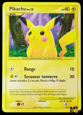 une photo d'une carte Pokémon sur laquelle figure un Pikachu