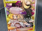 une boîte de cartes pokemon posée sur une table