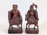 paire de figurines chinoises en bois sculpté représentant un homme et une femme