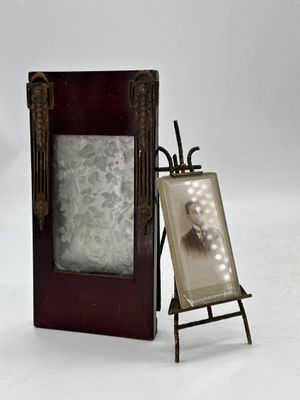 Petit encadrement de forme rectangulaire en bois de placage et ornemen - Photo 1