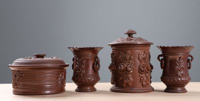 BEAUVAISIS. Ensemble d'objets en grès à décor floral en reli…