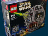 une boîte contenant un ensemble Lego Star Wars