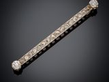 une broche Art déco en forme de barre de diamants