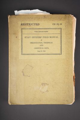 Staff Officers Field Manual. Couverture cartonnée.