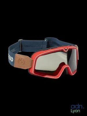 Lot d'accessoires moto contenant une visière et une paire de…