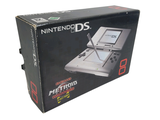 une boîte contenant une console Nintendo DS