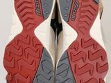 the soles of a pair of shoes are shown in a box