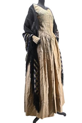 an image of a mannequin wearing a long dress with a shawl
