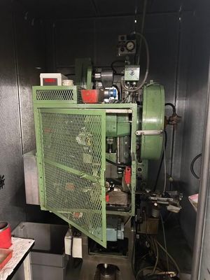 une machine qui se trouve dans une pièce
