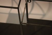 *Etagère murale déstructurée, en métal laqué noir à tablette… (photo 2)