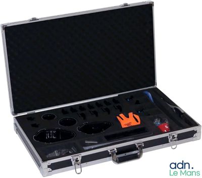 une mallette contenant tout un tas d'outils