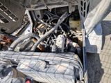 une voiture dont le moteur est en panne à l'arrière