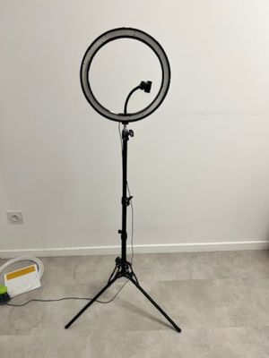 an empty room with a camera and a tripod light on a tripod stand