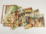 un lot de vieilles cartes postales posées sur une table