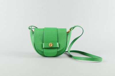 CHRISTIAN LACROIX. Petit sac demi-lune en cuir grainé vert, … - Photo 1