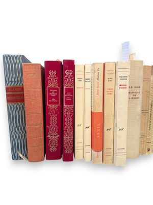 many books that are stacked on top of each other