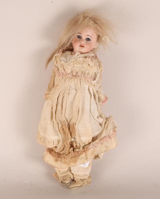ALLEMAGNE, vers 1920 - POUPEE à tête en biscuit de porcelain…