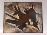 peinture abstraite sur un mur blanc, avec un motif marron et noir