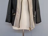 une veste noire et blanche sur un mannequin mannequin mannequin mannequin mannequin mannequin mannequin mannequin mann