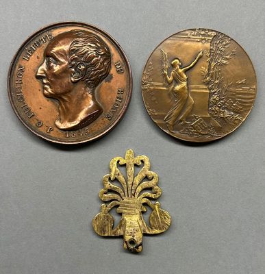 Réunion de deux médailles comprenant :