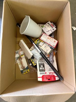 1165 / Lot d'environ 15 produits de l'univers de la ma…