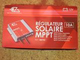La boîte est ouverte et prête à être utilisée pour un chargeur solaire.
