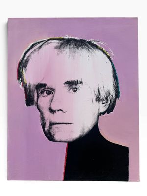 une image représentant un tableau d'un homme sur fond rose