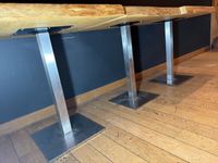 Lot de trois tables de salle à manger à épais plateaux en ch… (photo 3)