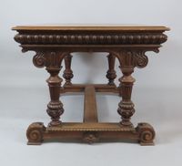 Bureau en noyer finement mouluré et sculpté, ouvrant par qua… (photo 6)
