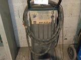 a machine that is sitting on the floor next to a wall