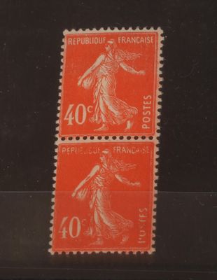 deux timbres représentant une femme et un homme