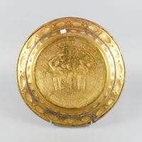 Plat d'offrandes en laiton estampé, repoussé à décor d'Adam … (photo 3)