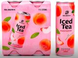 deux canettes de thé glacé aux pêches sur fond rose