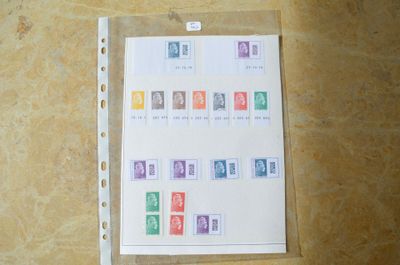 une photo d'une feuille de papier sur laquelle figurent des timbres